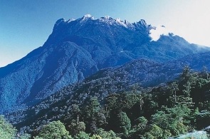 15 Gunung tertinggi di Indonesia gambar dan keterangan